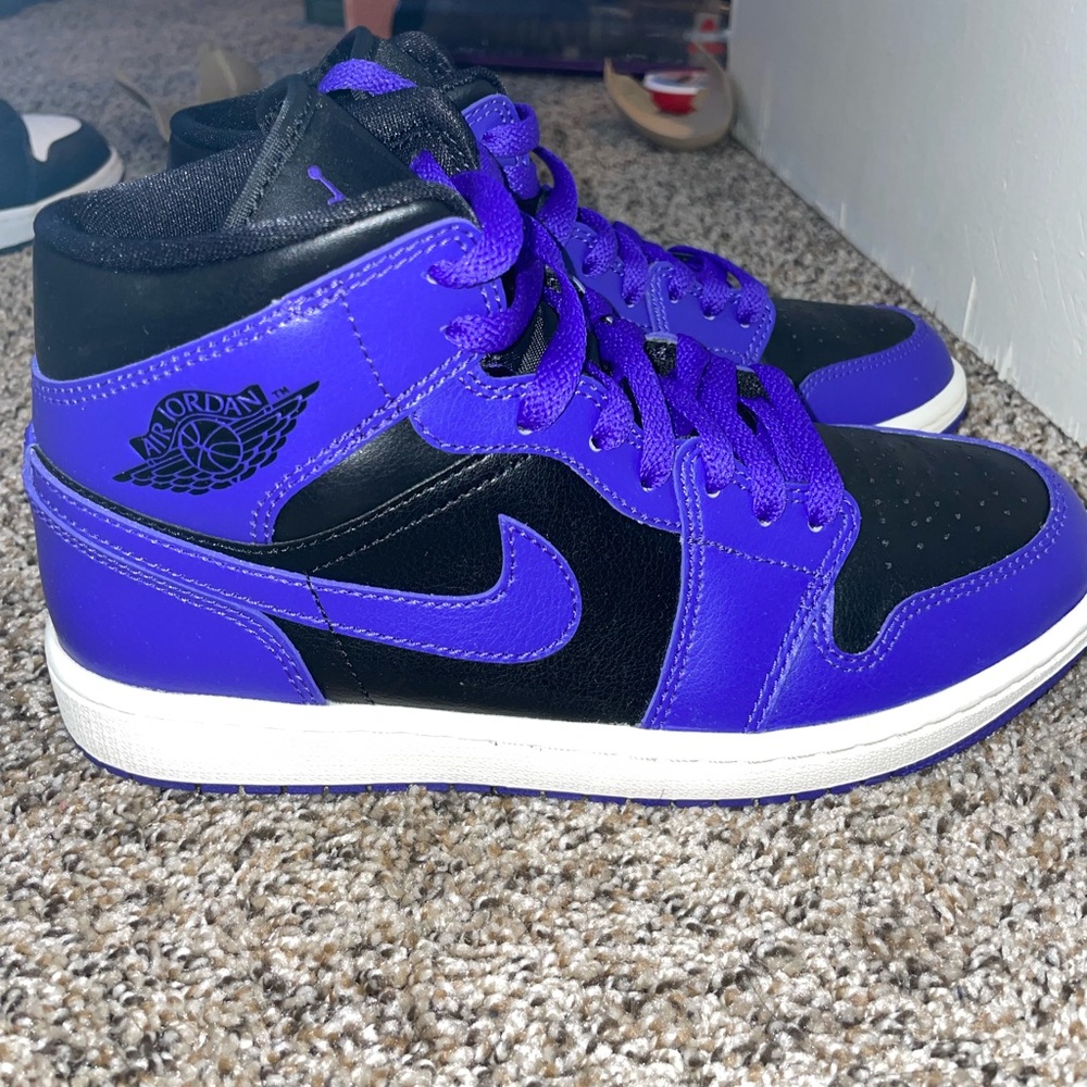 Wmns Air Jordan 1 Mid ’Dark Concord’
